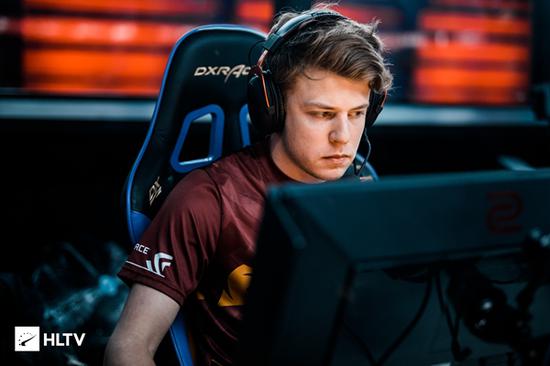 Team Spirit 主宰 aurora 晋级 IEM Cologne 2025 季后赛