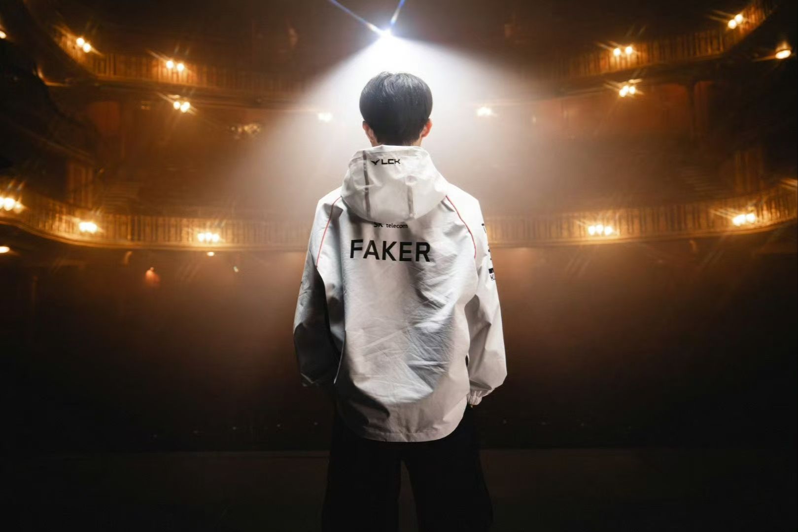 解说雨童分析季后赛形势：OMG赢下IG将晋级 WEvsLNG谁赢谁进季后赛