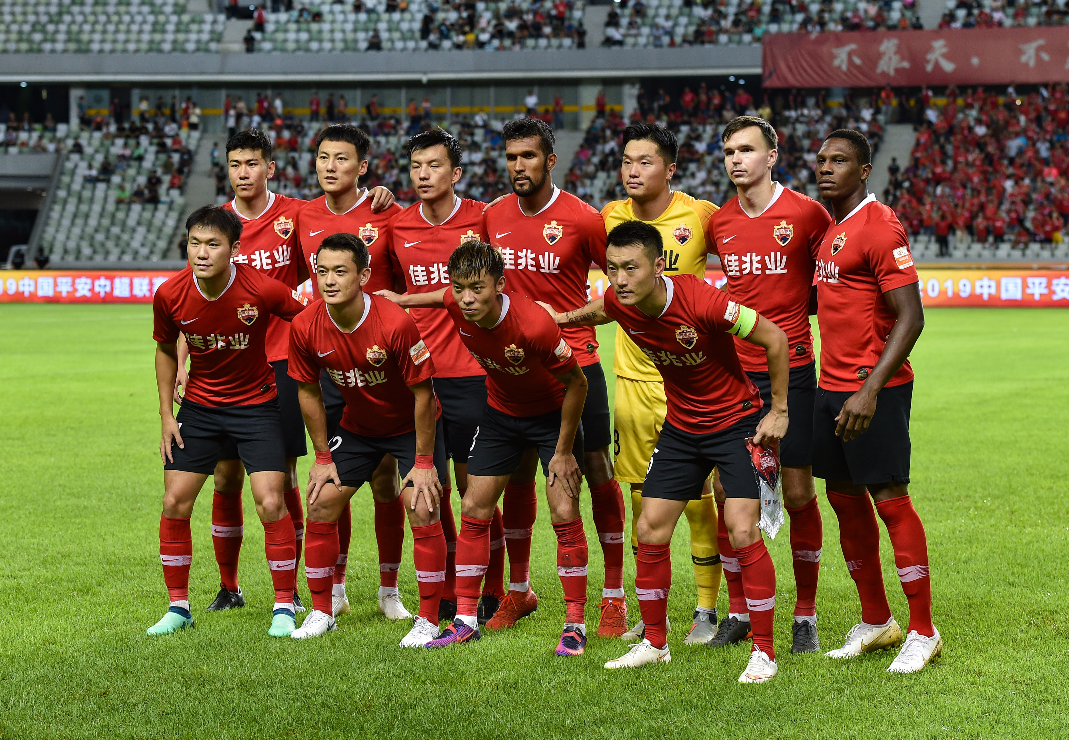 荒野迷城X街机恐龙联动上线，腾讯NBA主持美娜加盟代言