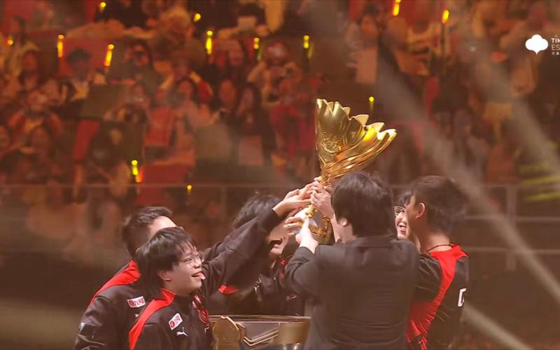 Falcons 在 ESL Pro League Season 22 半决赛中以 2：0 战胜 Mouz ，晋级总决赛;