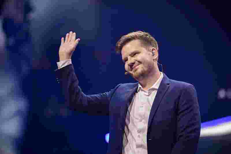 369 ：我想告诉Knight，他的冠军都是我带他赢的